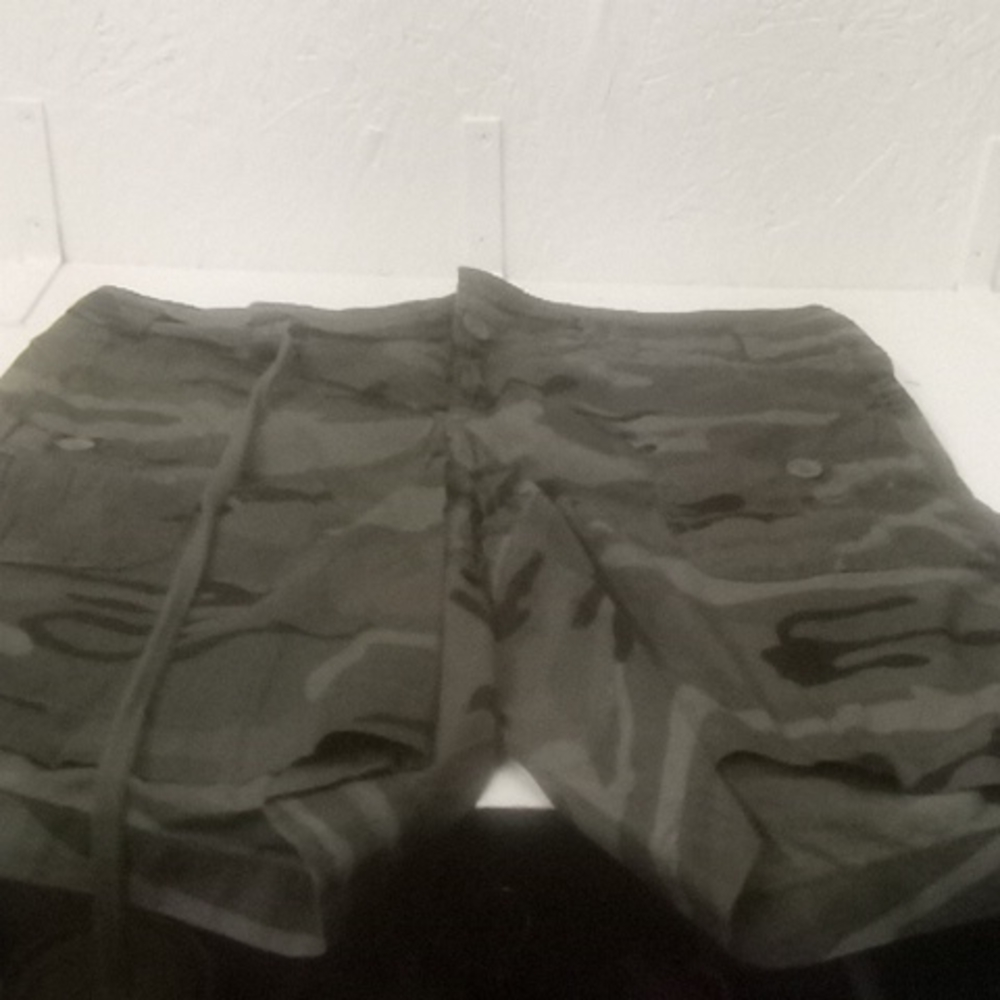 Style me size 16 green black brown army style shorts